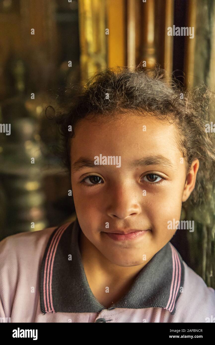 L Afrique L Egypte Le Caire Le 15 Octobre 2018 Une Jeune Fille Au Caire Égypte Photo Stock