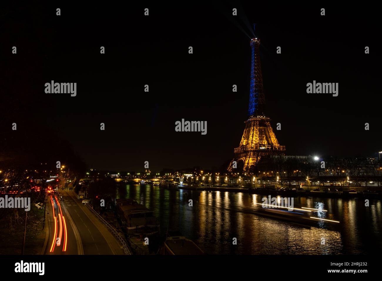 drapeau ukraine tour eiffel