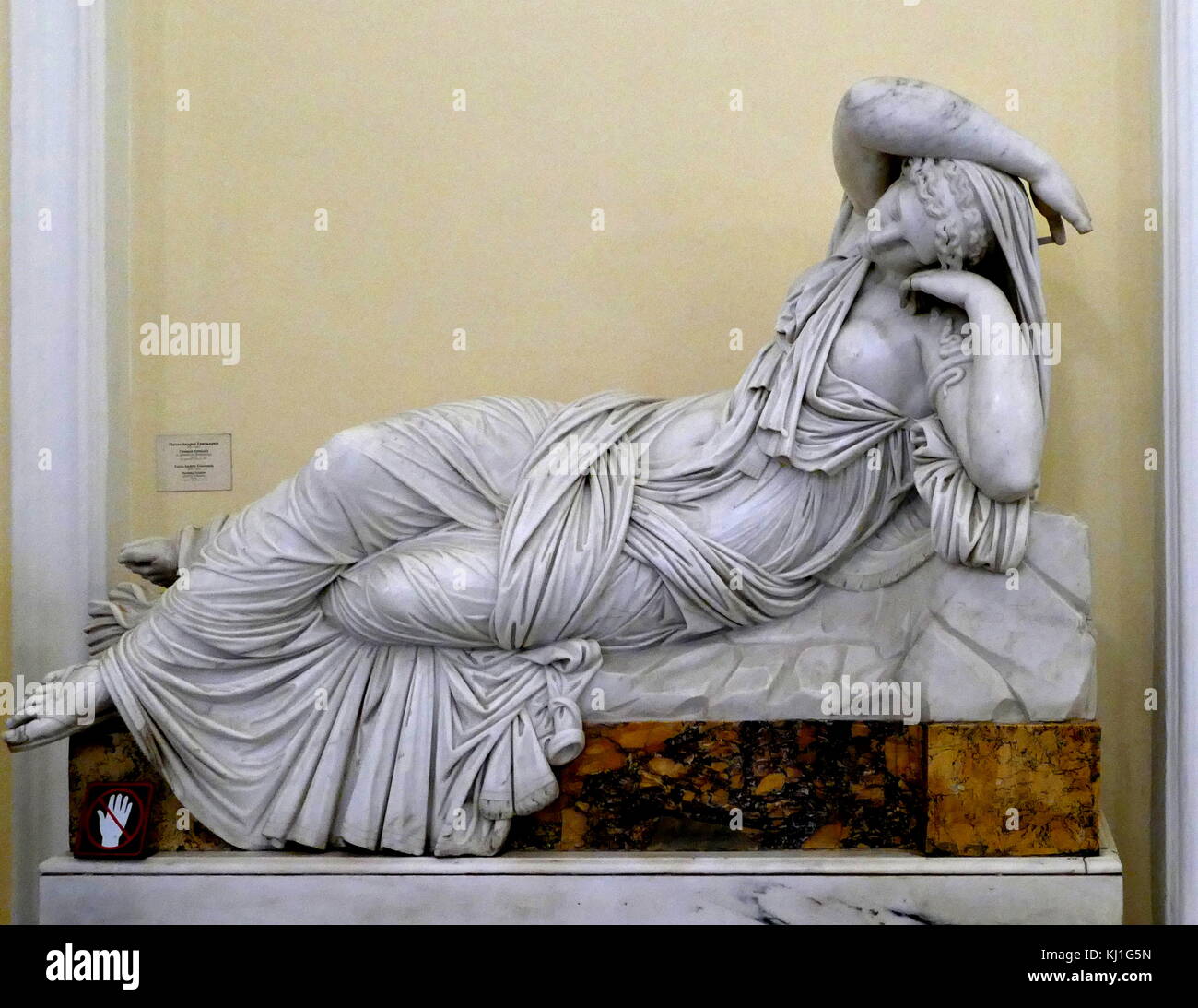 Ariane Endormie Sculpture En Marbre 1798 Par Paolo Andrea Triscomia 1757 1833 Ariadne était 