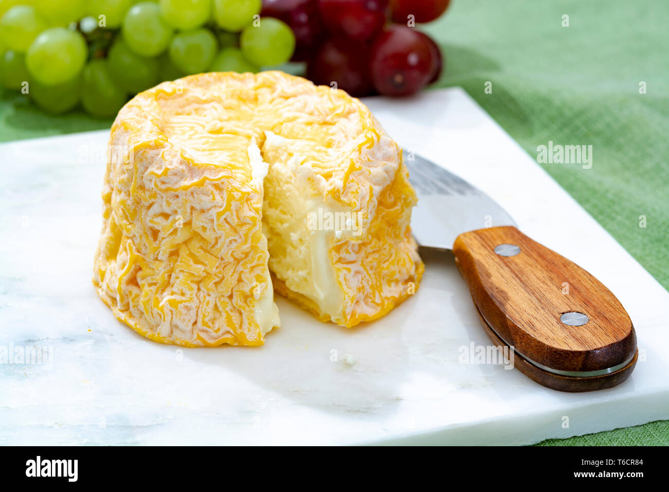 Langres Lait De Vache Française Fromage Doux Crémeux Et Friable Avec Croûte Blanche Les 